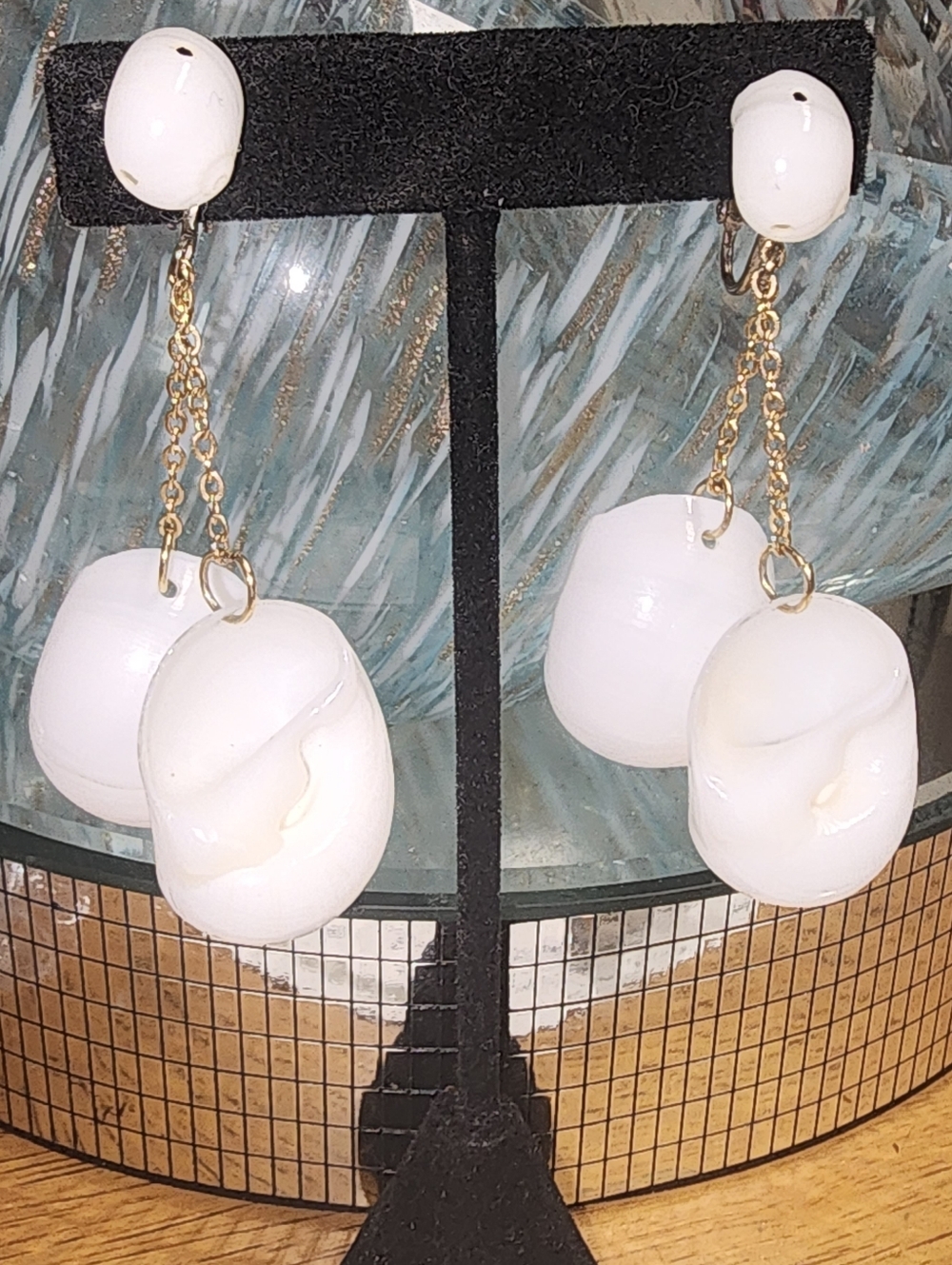 Vintage White Double Shell Clip On Earrings